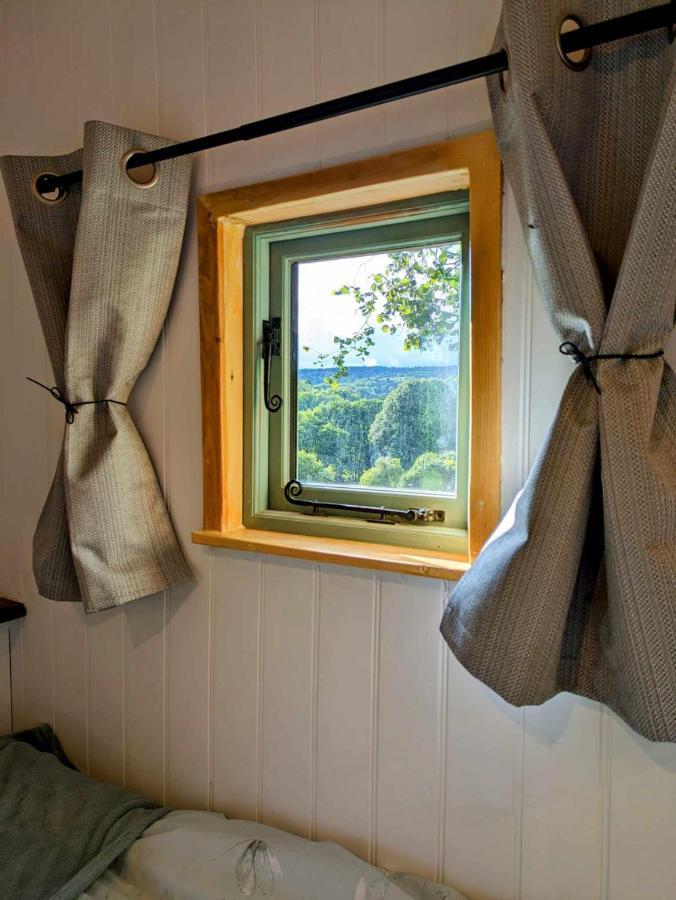 Romantic Nature Retreat, Luxury Glamping & Stargazing Views - Dragonfly Shepherd Hut Yarpole Εξωτερικό φωτογραφία