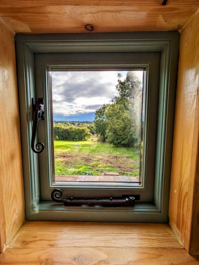 Romantic Nature Retreat, Luxury Glamping & Stargazing Views - Dragonfly Shepherd Hut Yarpole Εξωτερικό φωτογραφία